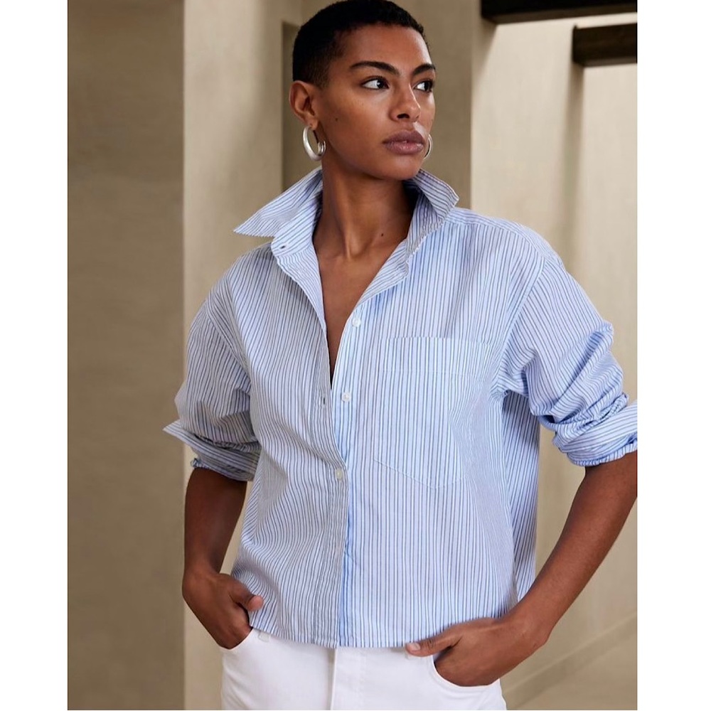 Banana Republic Boxy Cropped Shirt in Bicoastal Blue. Size medium.
